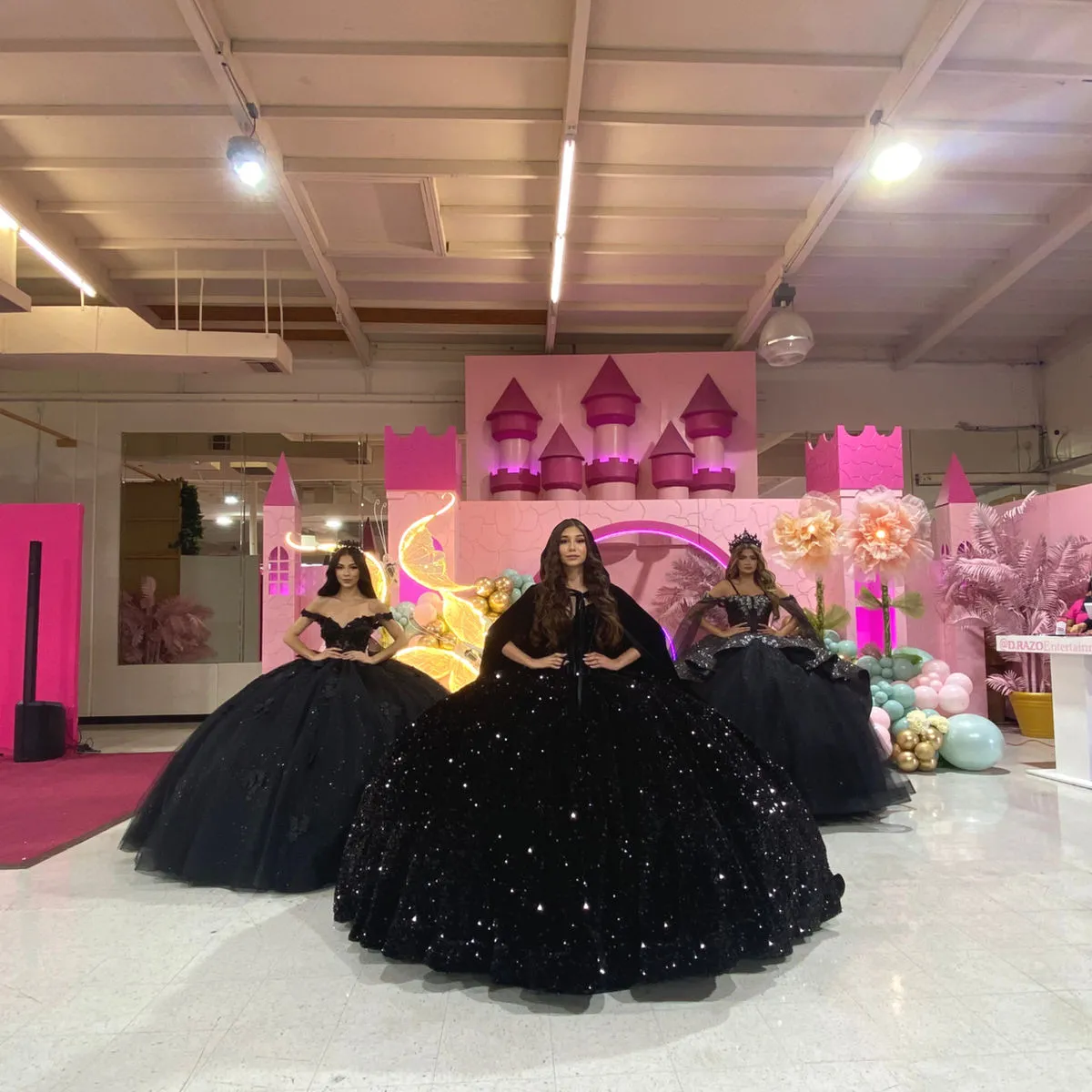 Cabina de fotos para quinceañera en Los Angeles — Captured Celebrations