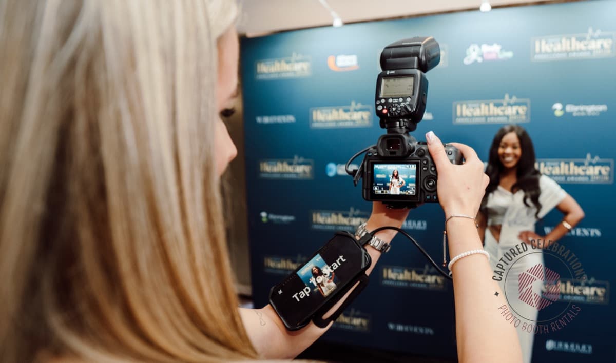 Roaming photographer working a Los Angeles event